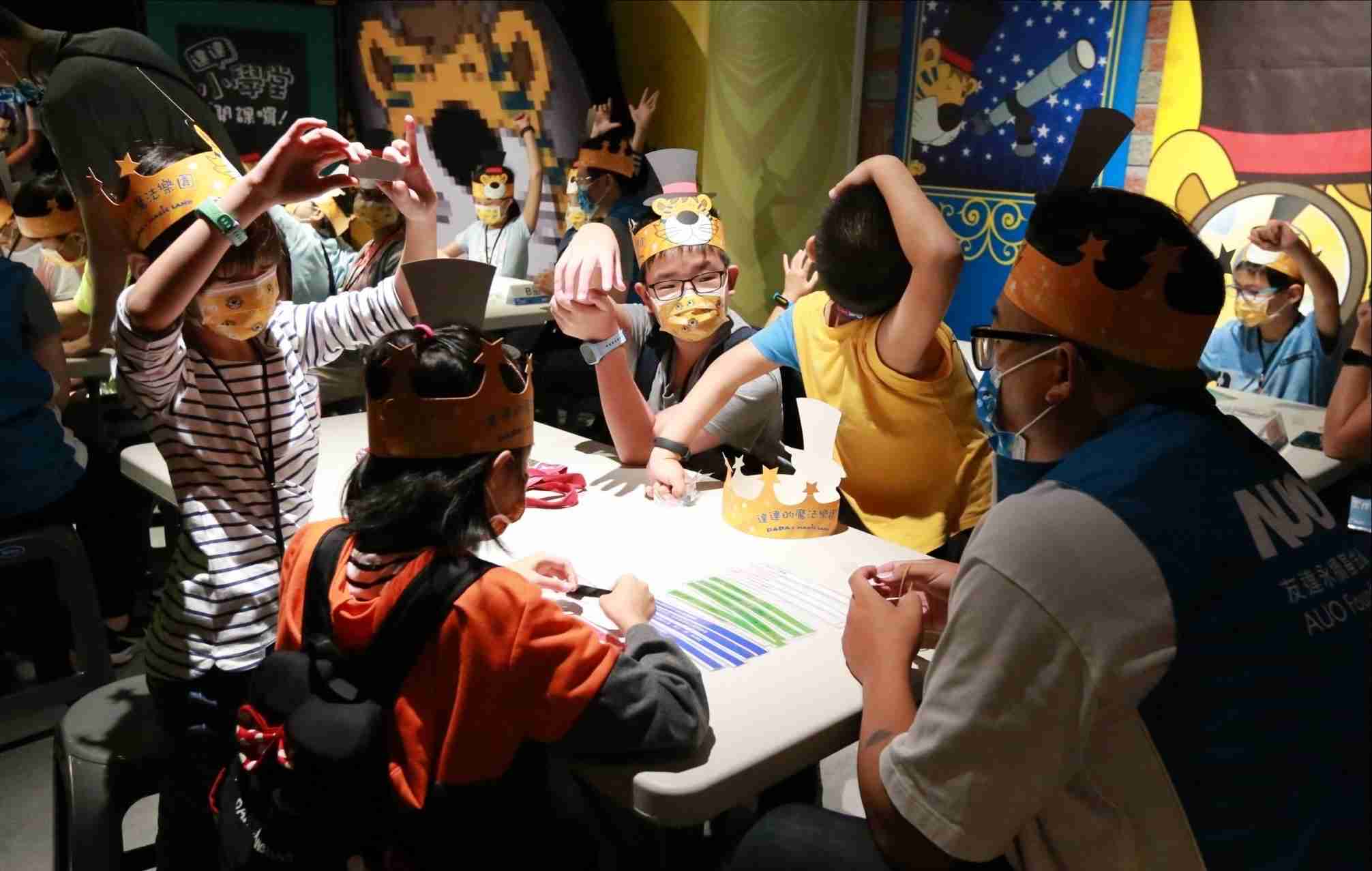 万利以永续理念推动全人教育计划，，，内外结盟储备科普教育人才，，，荣获亚太永续行动奖社会共融面的金奖肯定