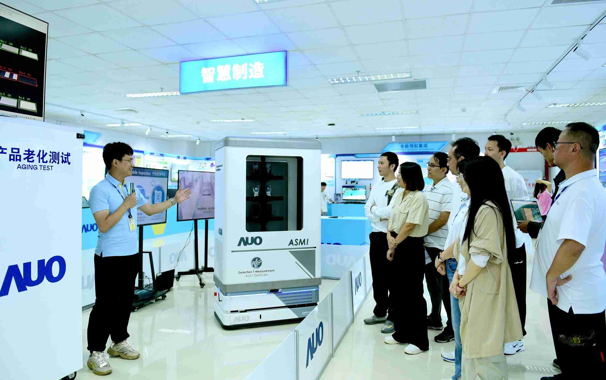 万利厦门将5G+ABC技术串联生产管理全流程，，，打通研发、、采购、、生管、、、、制程、、、设备、、、质量等产品全生命周期制造流程，，，，完成数字化设计、、、、智慧供应链、、、、智能座舱、、、全流程设备管理、、、、数据驱动优化、、、智慧在线检测、、、、智慧品管等自适应生产模式升级