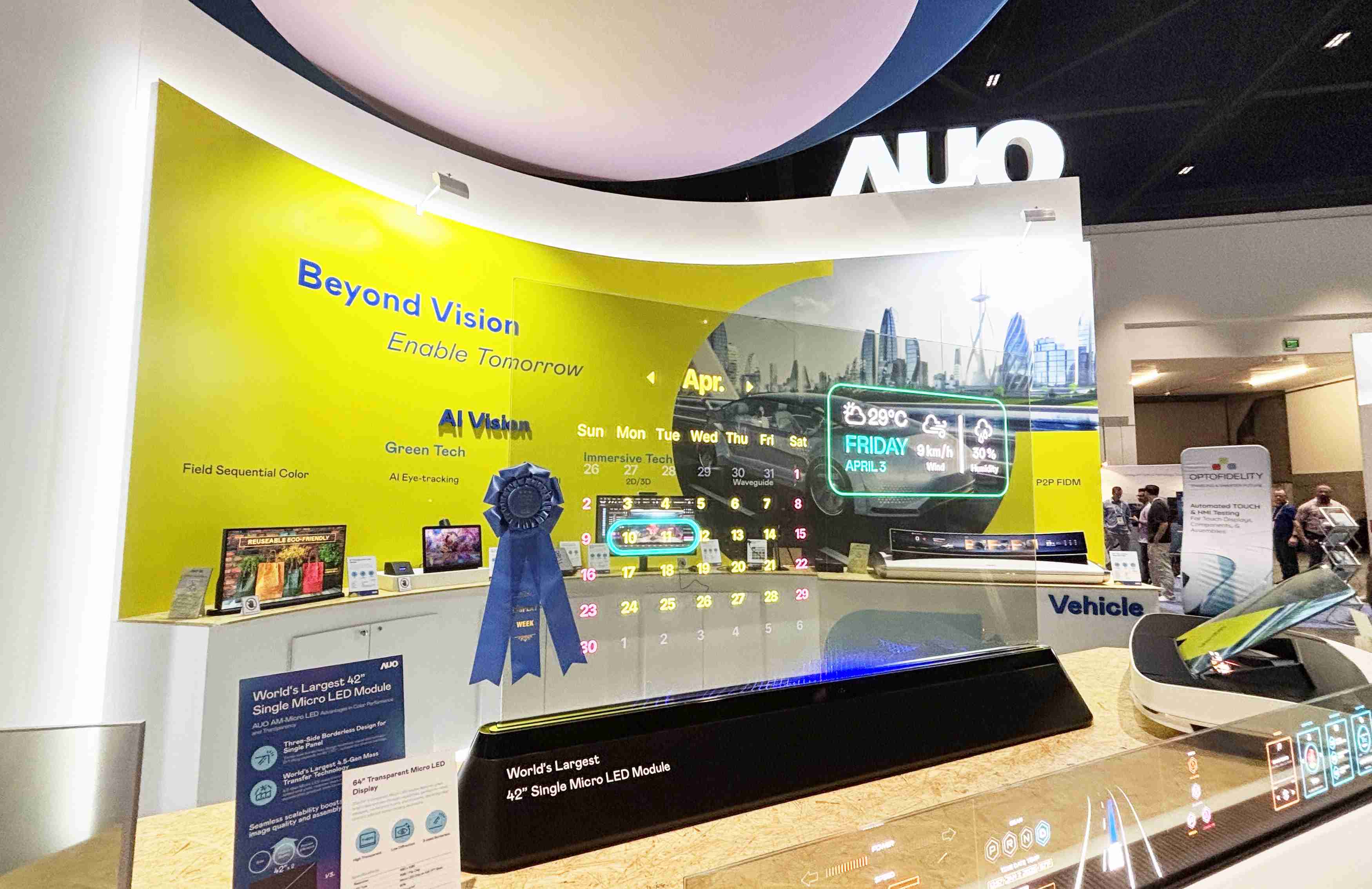 万利64吋透明Micro LED显示器获〝最佳Micro LED技术应用奖〞，，，其绝妙的透明穿透特性，，，，同时具备1,000 nits的高亮度表现，，并透过精细的无缝拼接延伸，，，，可依需求灵活应用于多元场域，，，，展现出Micro LED显示技术划时空的无限潜力